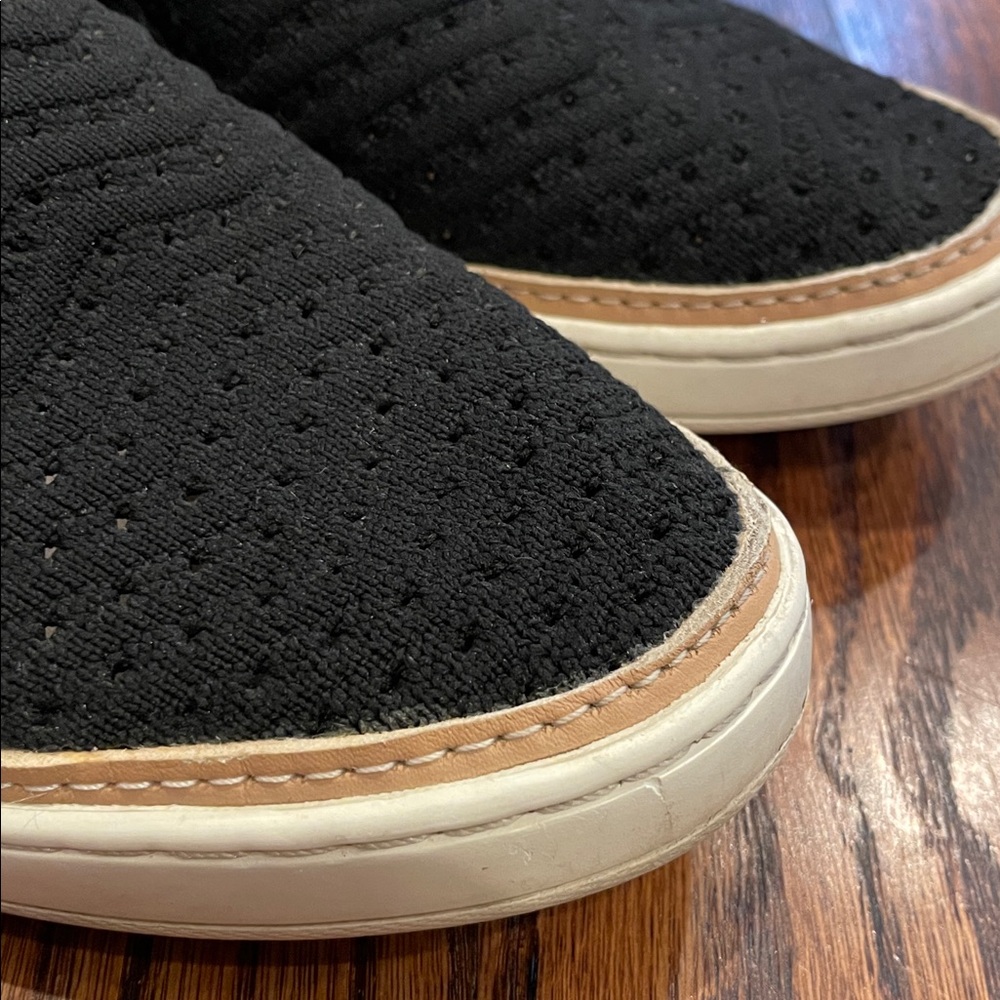 UGG sz 7.5 pull on black tan white woven sneakers flats - Picture 4 of 10